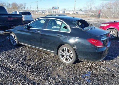 2019 Mercedes-Benz C 300 z USA, uszkodzony, nr VIN 55SWF8DB2KU322449